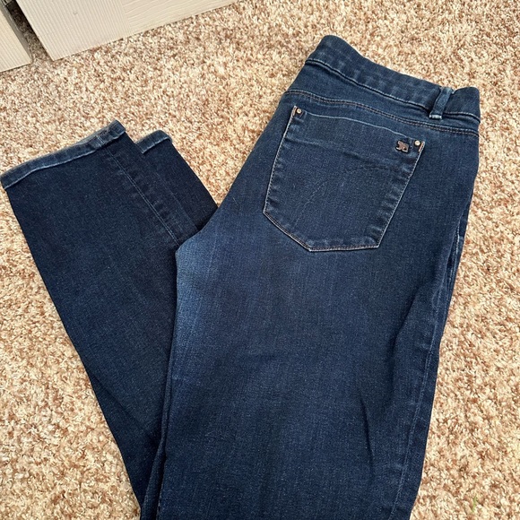 Joe’s Jeans. Chelsea Ankle.  Size 32. - Picture 2 of 6